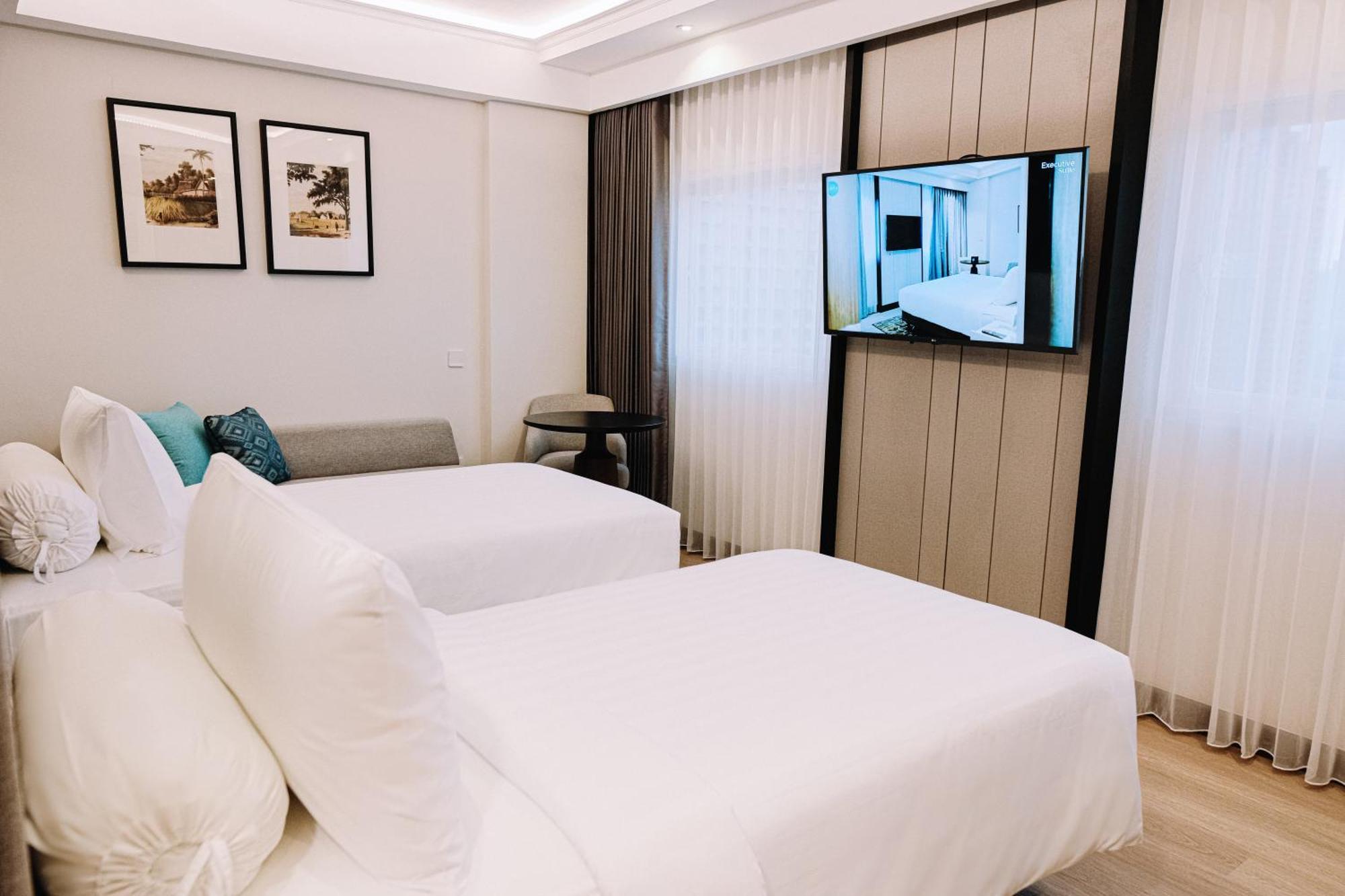 Deka Hotel Surabaya Hr Muhammad Exterior foto