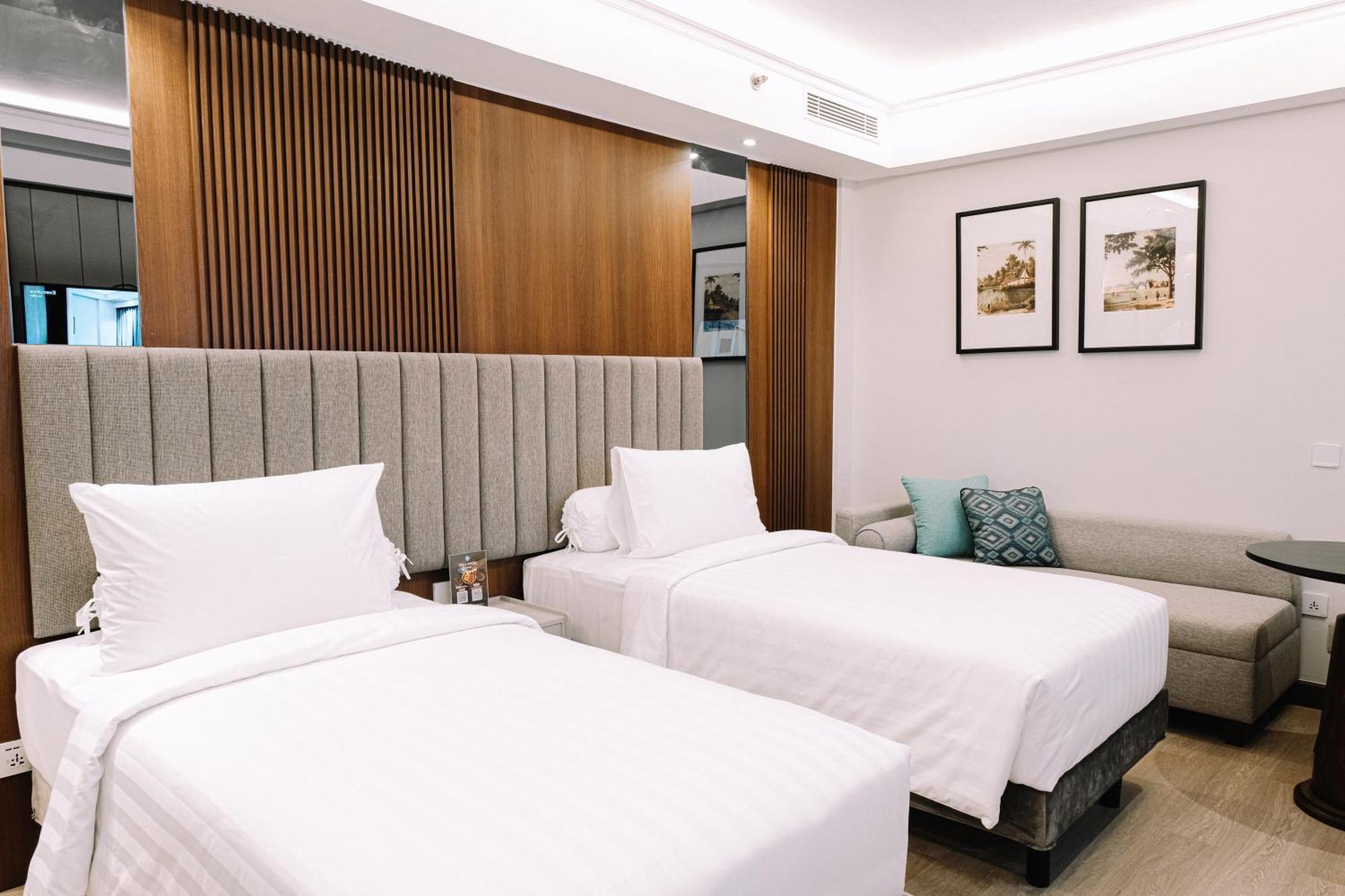Deka Hotel Surabaya Hr Muhammad Exterior foto