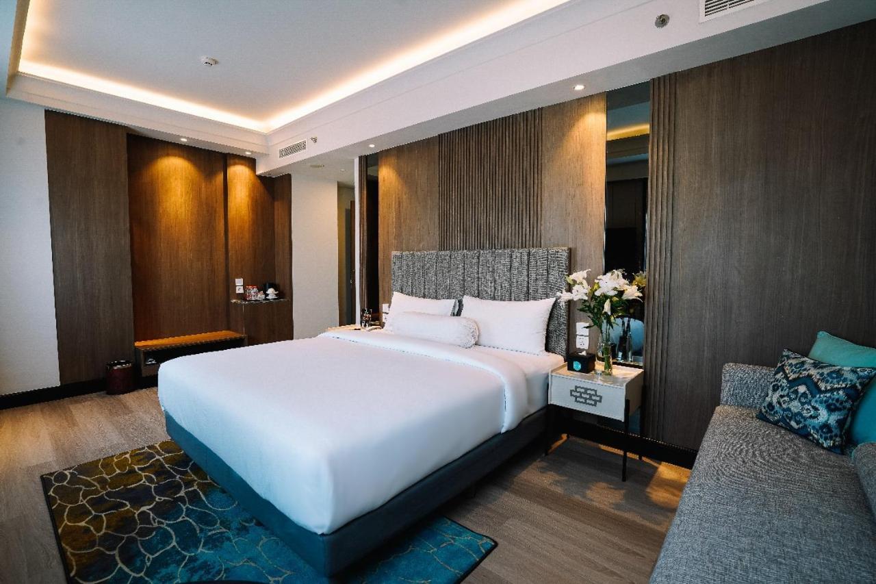 Deka Hotel Surabaya Hr Muhammad Zimmer foto