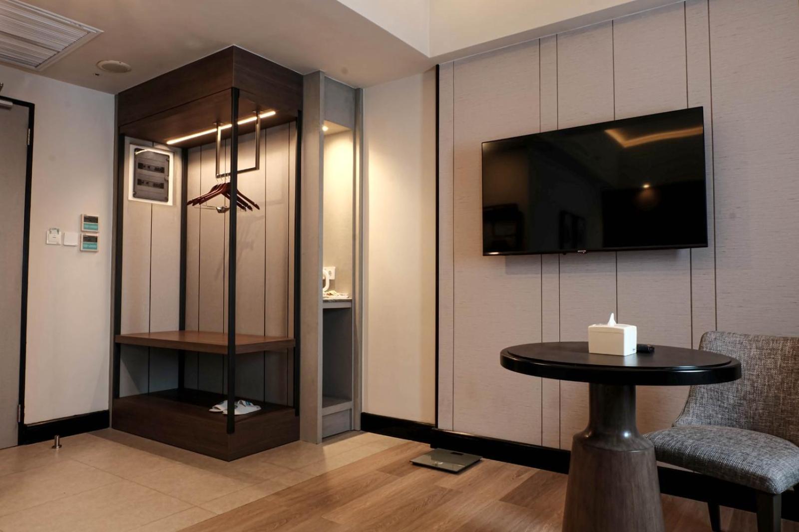 Deka Hotel Surabaya Hr Muhammad Zimmer foto